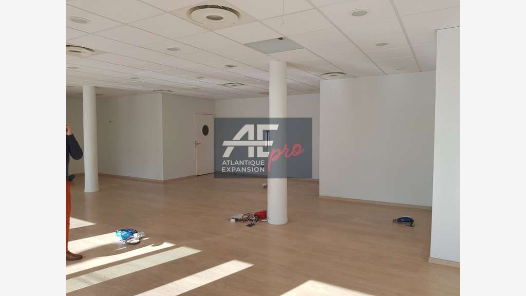 Loue bureaux local commercial 154m² Saint Nazaire