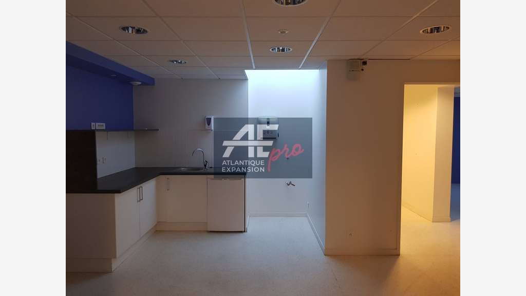 Loue bureaux local commercial 154m² Saint Nazaire