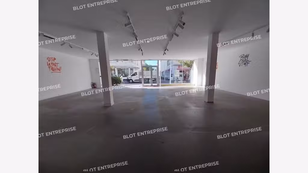 A louer locaux commerciaux 129m² à Saint Nazaire