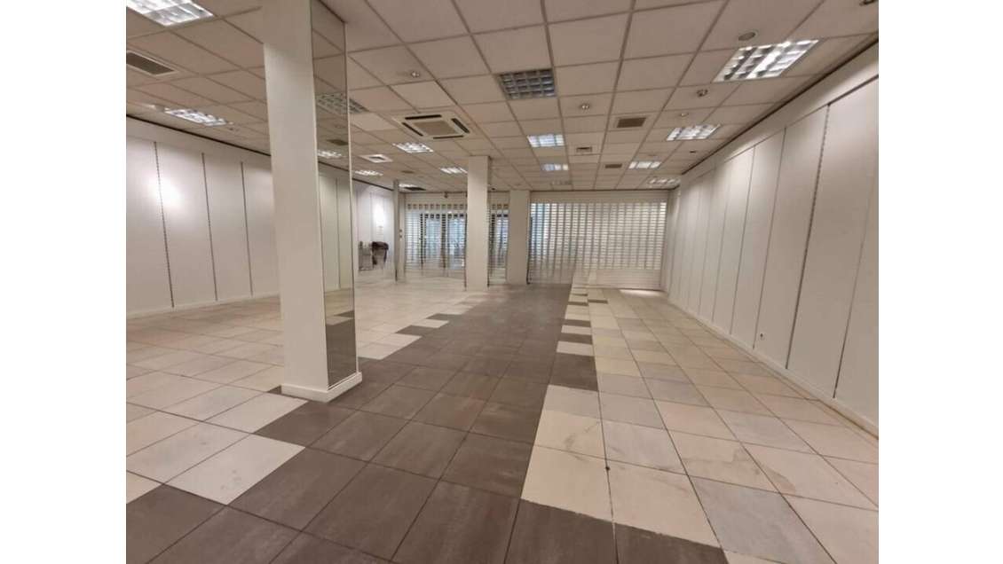 A louer local commercial de 310m² à Saint Omer
