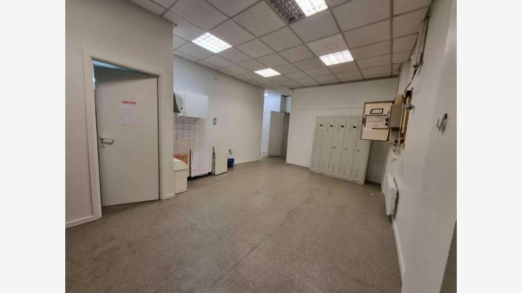 A louer local commercial de 310m² à Saint Omer