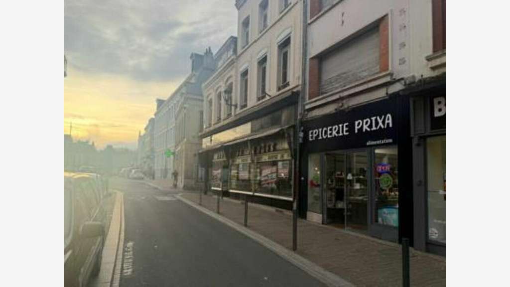 Commerce de 180m² à louer Saint-Omer rue Dunkerque