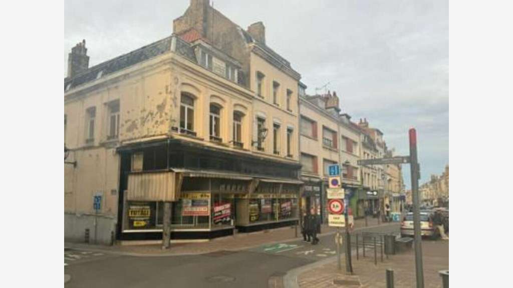 Commerce de 180m² à louer Saint-Omer rue Dunkerque