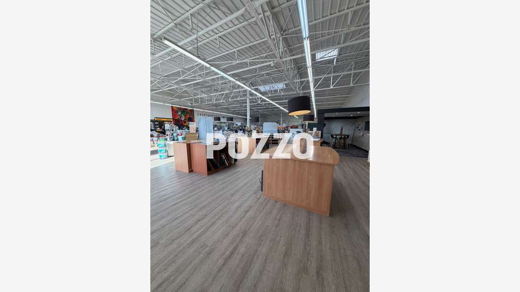 A louer local commercial 731m² Saint-Pair-sur Mer