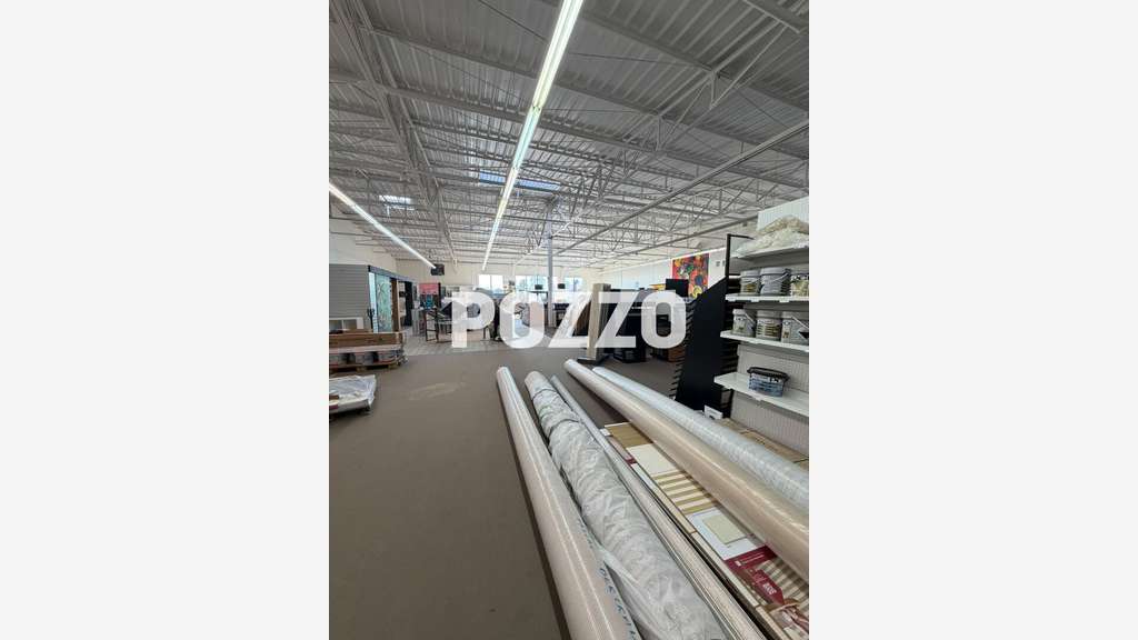 A louer local commercial 731m² Saint-Pair-sur Mer