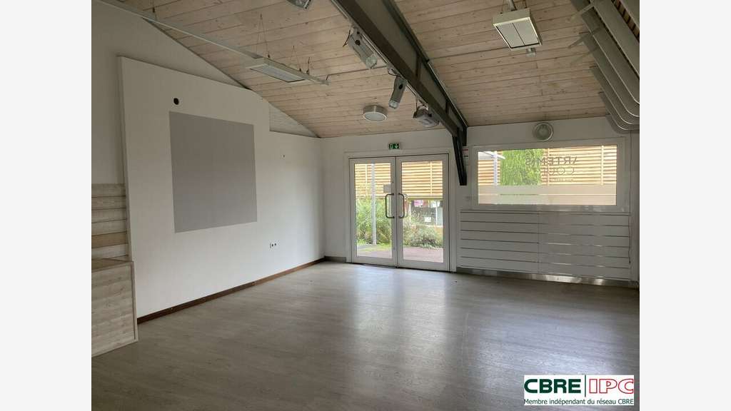 Location local 109m² Saint Paul les Dax Grand Mail