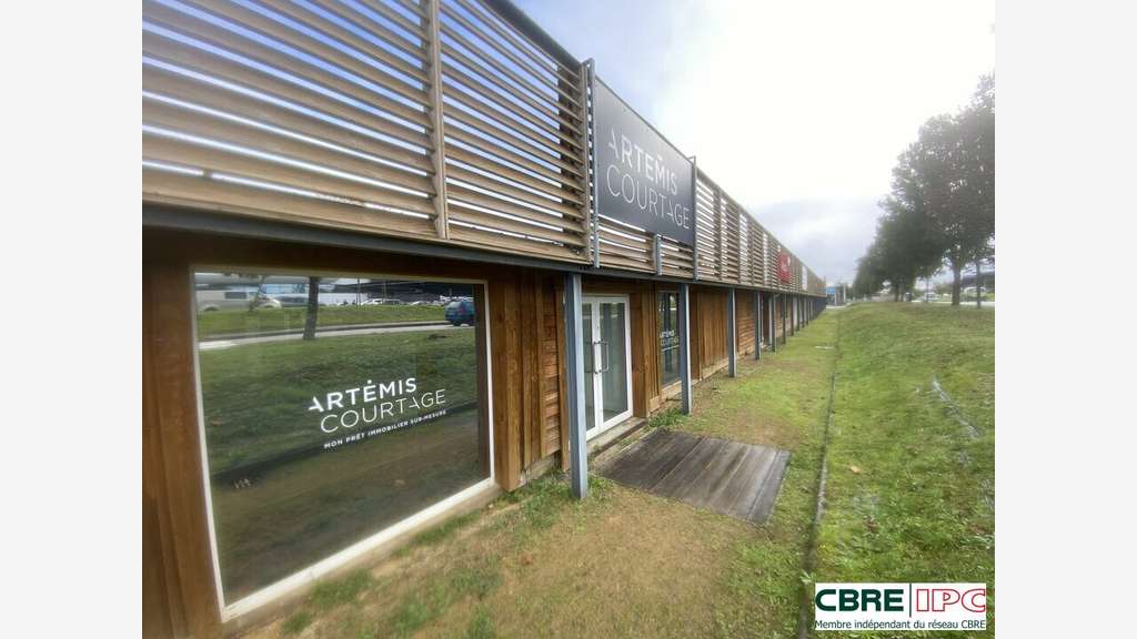 Location local 109m² Saint Paul les Dax Grand Mail