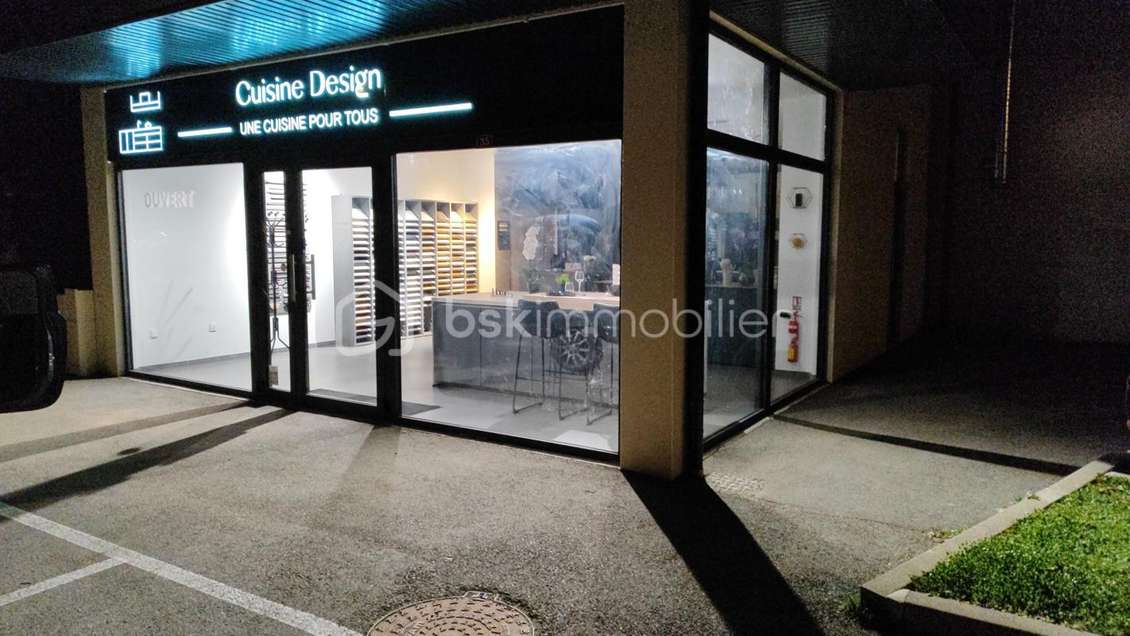SAINT PAUL LES ROMANS - Local commercial 146 m²