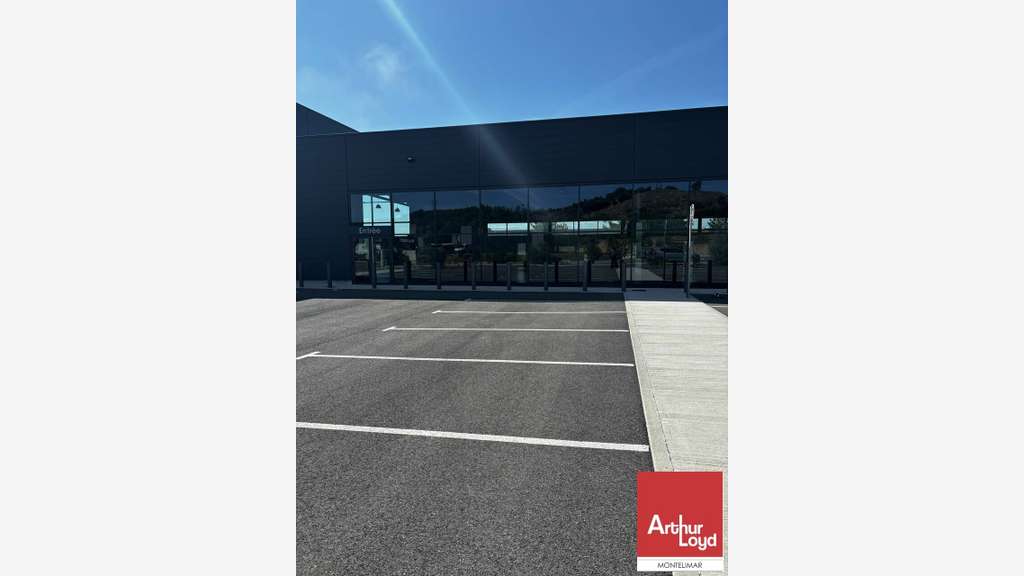 A louer local 250m² à Saint-Paul-Trois-Châteaux