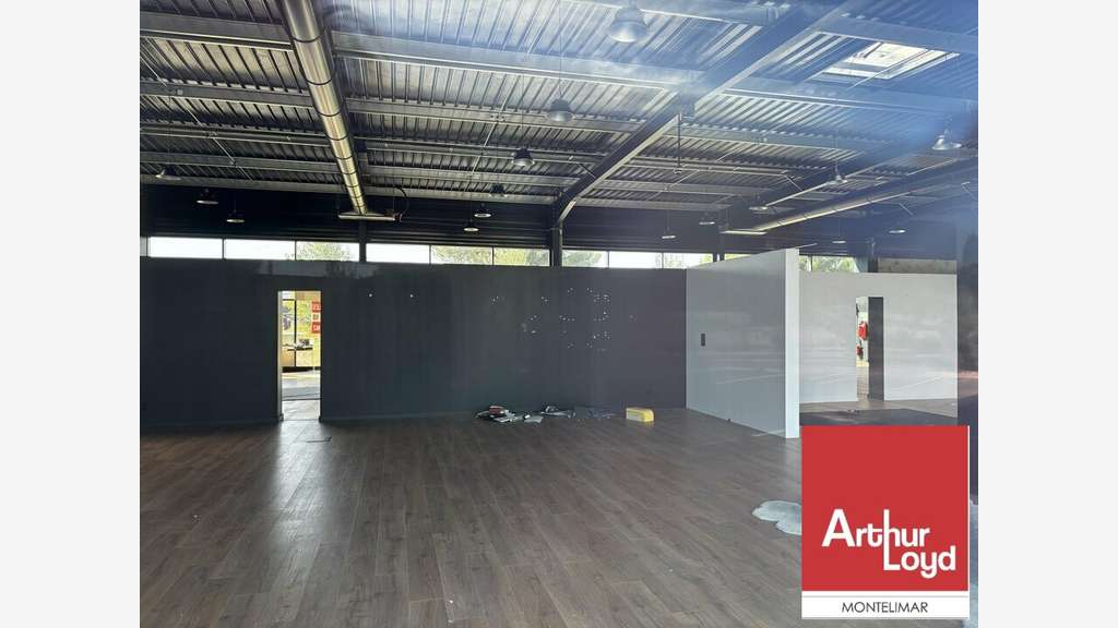 A louer local 250m² à Saint-Paul-Trois-Châteaux