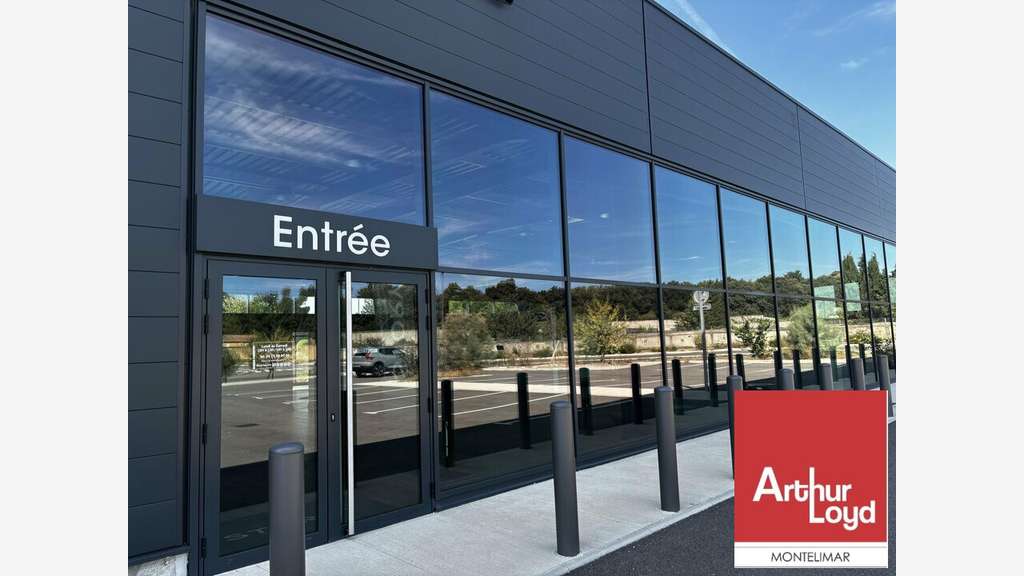 A louer local 250m² à Saint-Paul-Trois-Châteaux