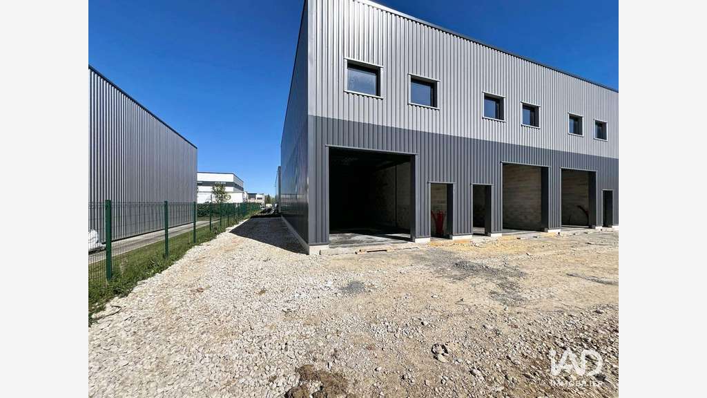 Loue local d'activité 162m² Saint-Pierre-du-Perray