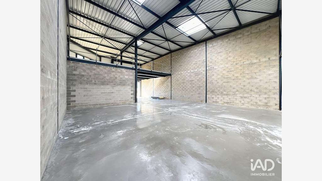 A louer local d’activité 252m² St-Pierre-du-Perray