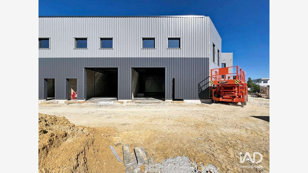 A louer local d’activité 252m² St-Pierre-du-Perray