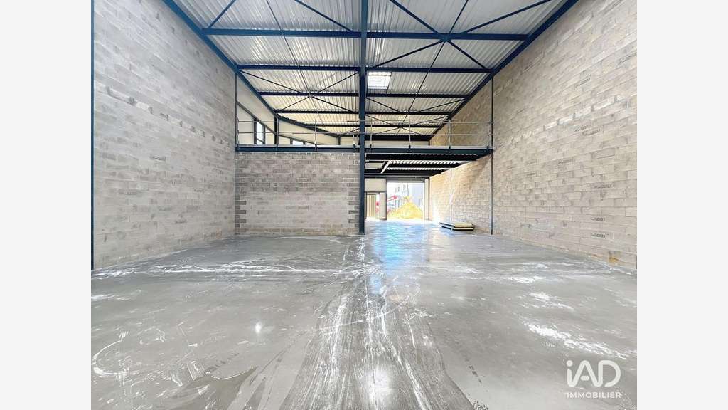 A louer local d’activité 252m² St-Pierre-du-Perray