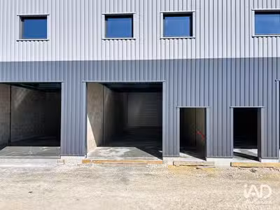 Loue local activité 162m² à Saint-Pierre-du-Perray