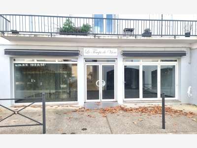 Local commercial 85m² centre ville Saint Pierre