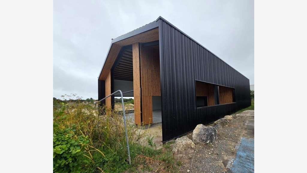 A louer bâtiment de 396m² St-Pierre d'Oléron (17)