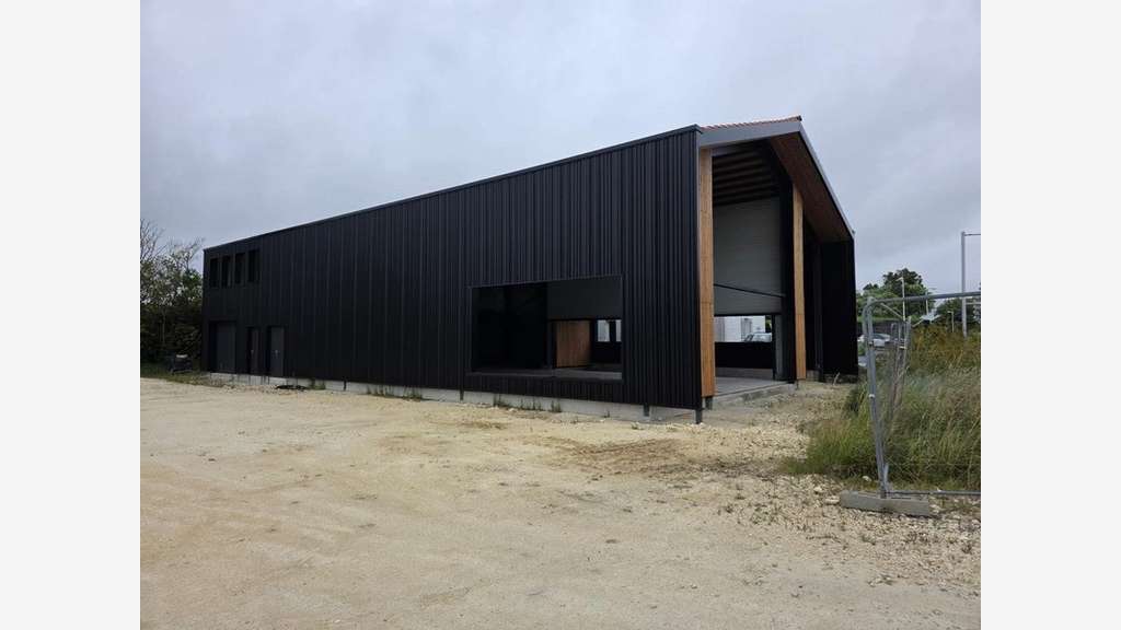 A louer bâtiment de 396m² St-Pierre d'Oléron (17)