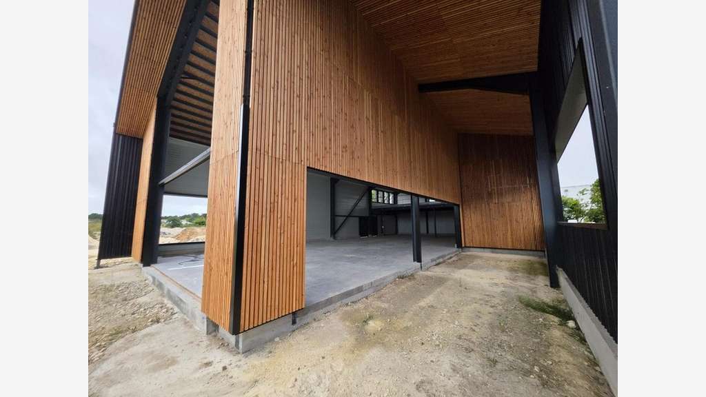 A louer bâtiment de 396m² St-Pierre d'Oléron (17)