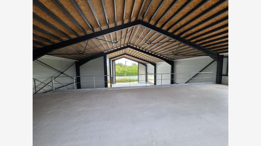 A louer bâtiment de 396m² St-Pierre d'Oléron (17)