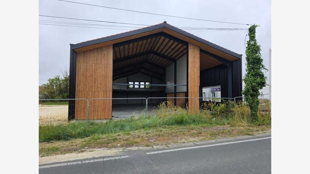 A louer bâtiment de 396m² St-Pierre d'Oléron (17)
