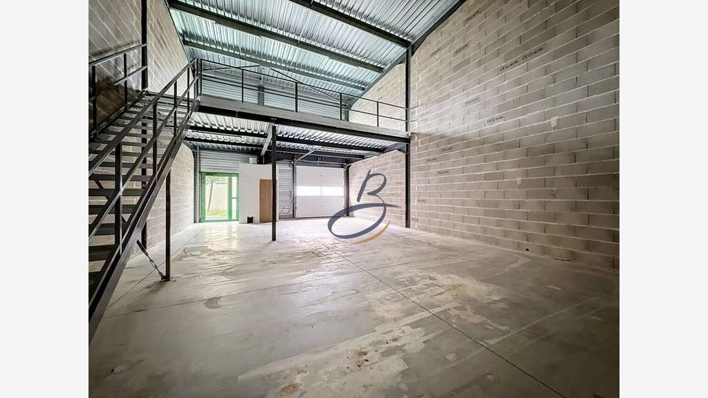 A louer local d'activité 154m² à Mions proche A46