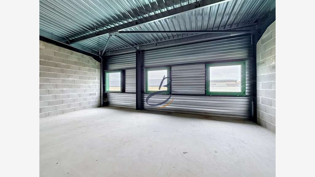 A louer local d'activité 154m² à Mions proche A46