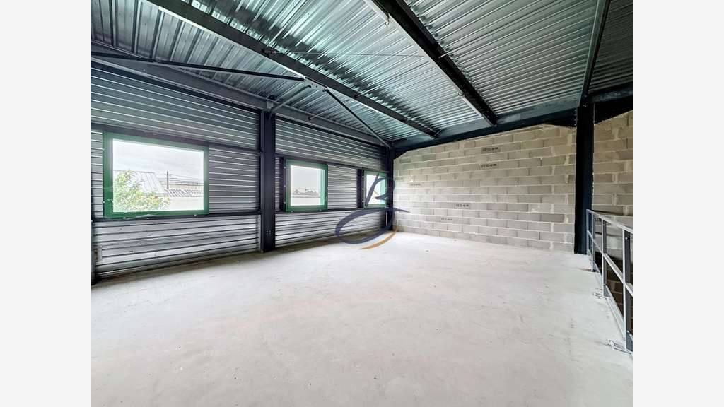 A louer local d'activité 154m² à Mions proche A46