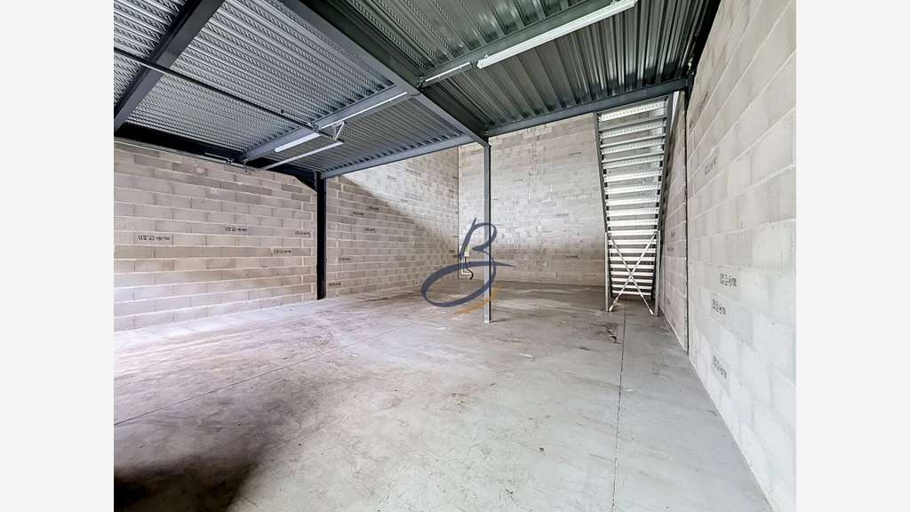 A louer local d'activité 154m² à Mions proche A46