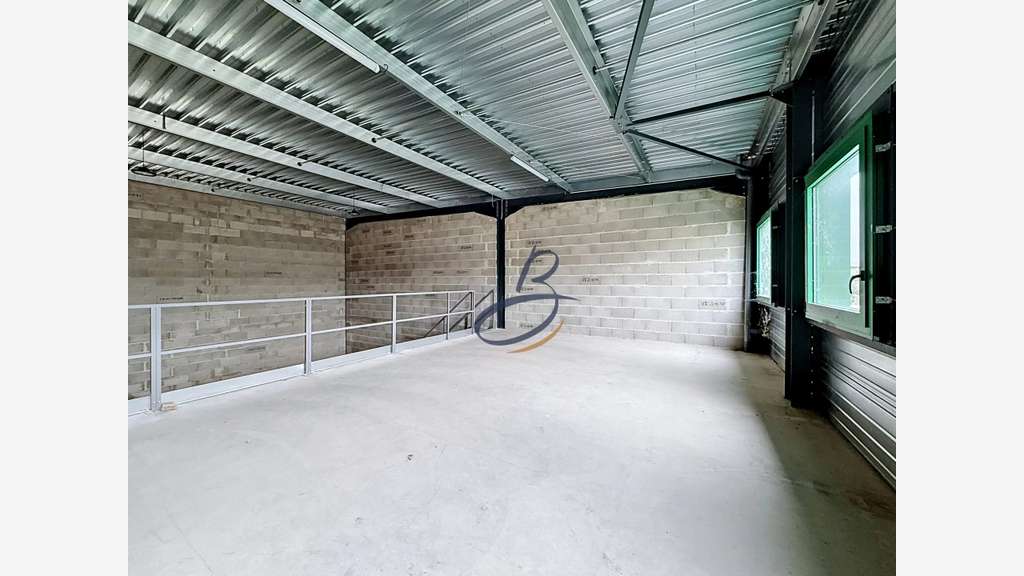 A louer local d'activité 154m² à Mions proche A46