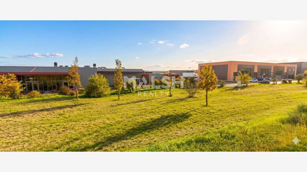 Locaux 1111m² divisibles à Saint-Quentin-Fallavier