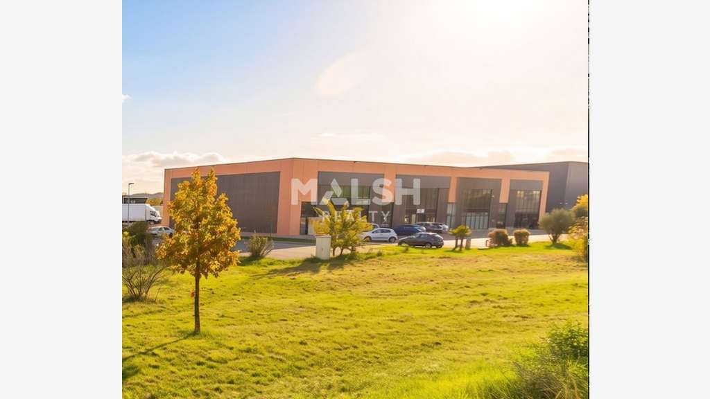 Locaux 1111m² divisibles à Saint-Quentin-Fallavier