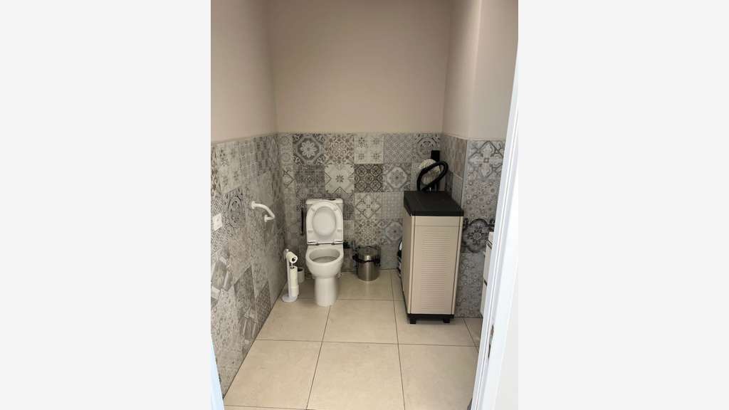 A louer local pro 72m² à Saint Raphael centre