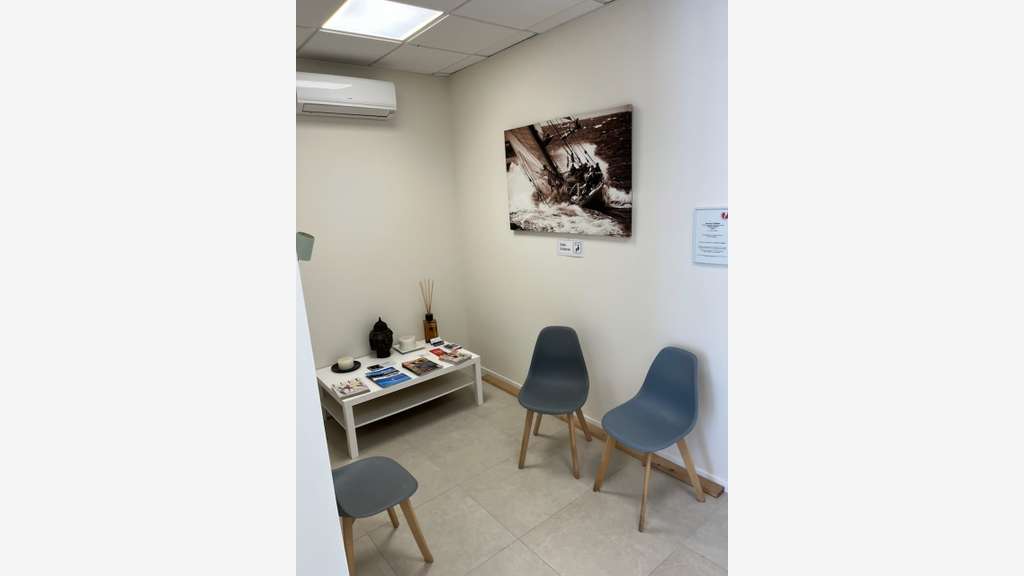 A louer local pro 72m² à Saint Raphael centre