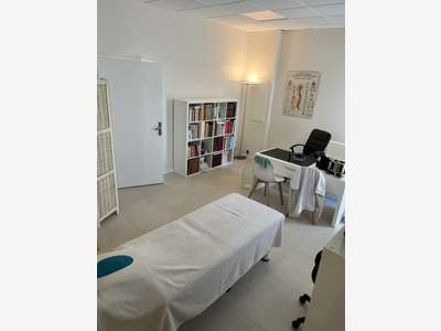A louer local pro 72m² à Saint Raphael centre