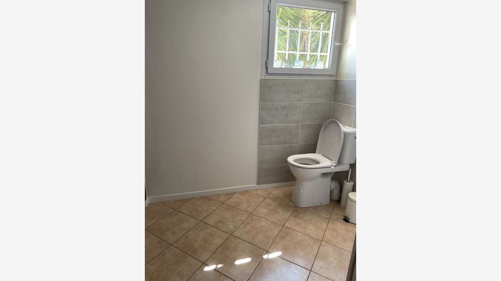 Local commercial 88m² à louer centre Saint Raphaël