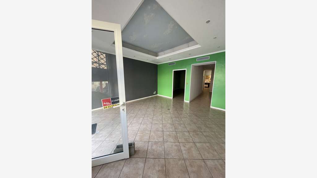 Local commercial 88m² à louer centre Saint Raphaël