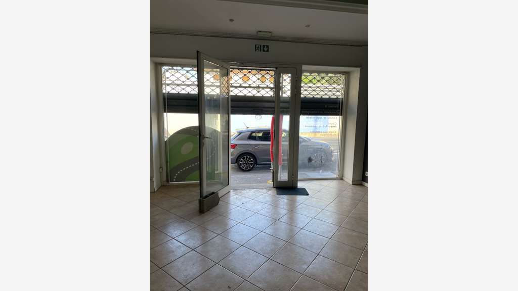 Local commercial 88m² à louer centre Saint Raphaël
