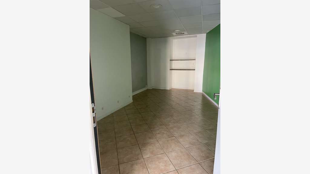 Local commercial 88m² à louer centre Saint Raphaël