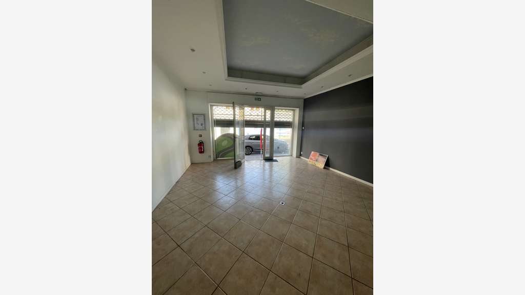 Local commercial 88m² à louer centre Saint Raphaël