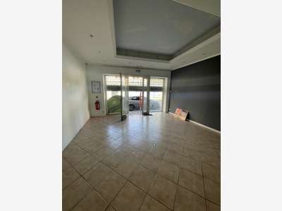 Local commercial 88m² à louer centre Saint Raphaël