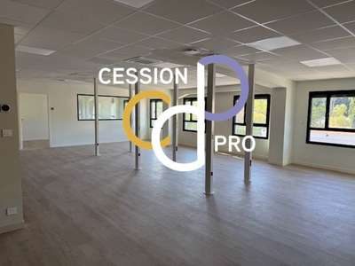 Loue bureaux et stockage de 600m² à St Rémy de Pce