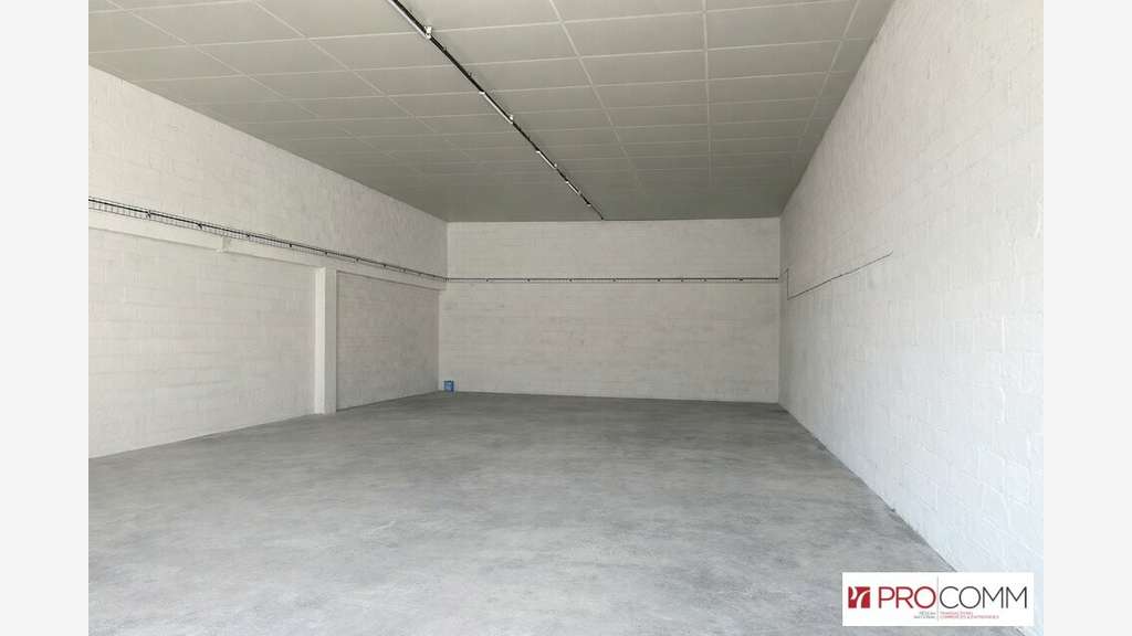 Local commercial 200m² à louer à Saint-Rémy-de-Pce