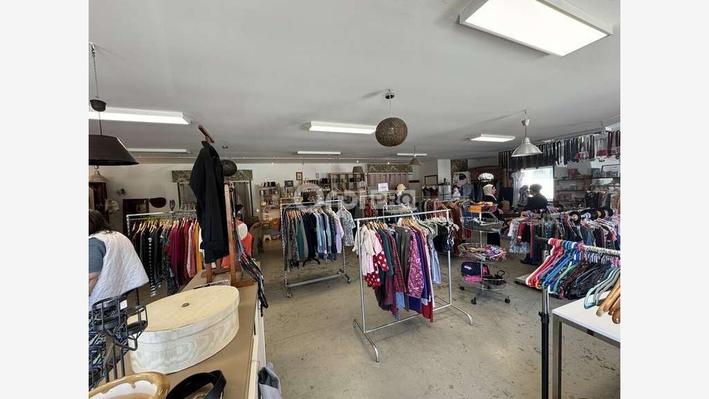 Local commercial de 230m² à louer à Saint-Sauveur