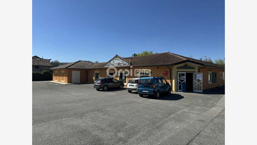 Local commercial de 230m² à louer à Saint-Sauveur