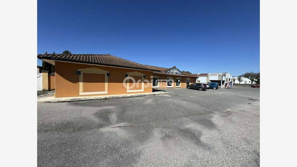 Local commercial de 230m² à louer à Saint-Sauveur