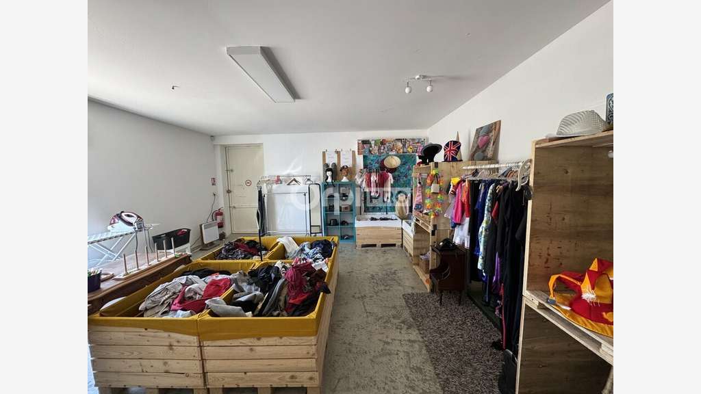 Local commercial de 230m² à louer à Saint-Sauveur