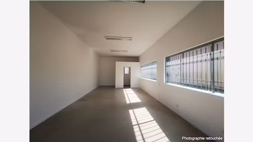 A louer local commercial 70m² 740 euros St-Thibéry