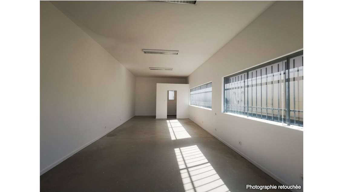 A louer local commercial 70m² 740 euros St-Thibéry